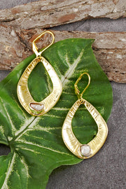 Freshwater Pearl Geo Drop Earrings In Gold - GF