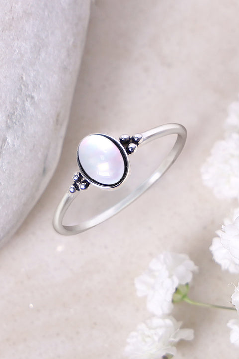 Sterling Silver Oval Ring With Mother Of Pearl - SS